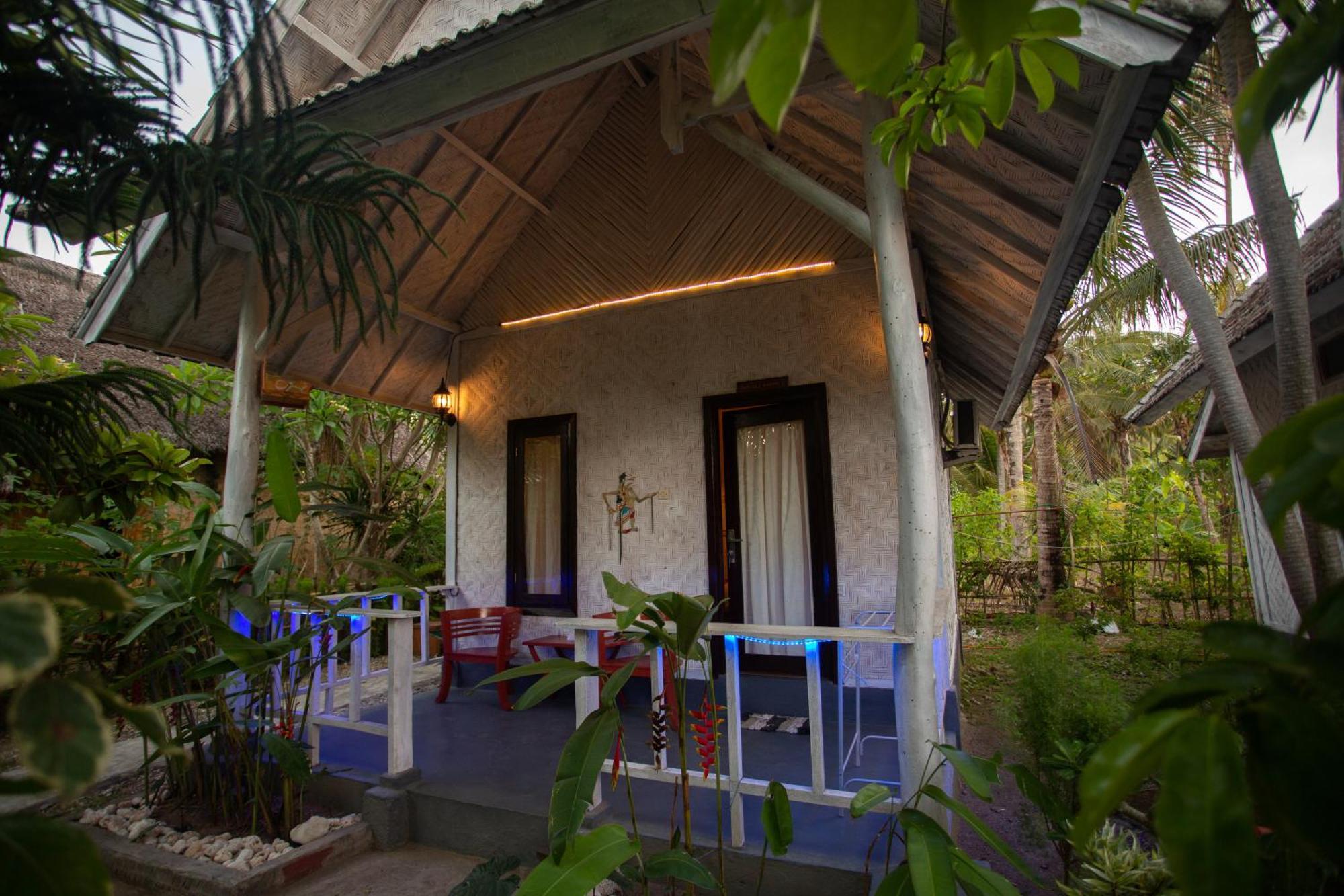 Fullmoon Bungalows Toyapakeh Exteriör bild